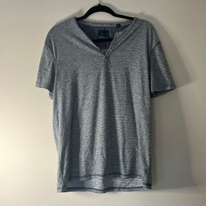 Men’s medium short sleeve shirt